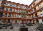 udvari homlokzat